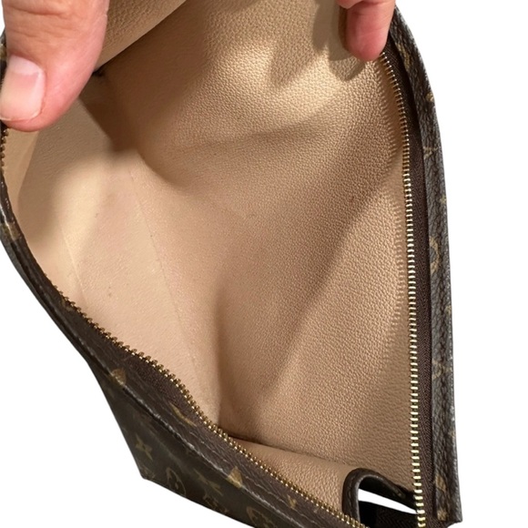 Toiletry 26 Pouch - Louis Vuitton - Picture 7 of 7